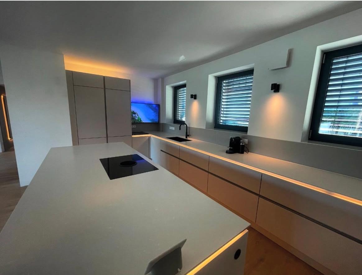 Neubau Wohnen Stuttgart - moderne Wohnk&uuml;che, Sonnenberg